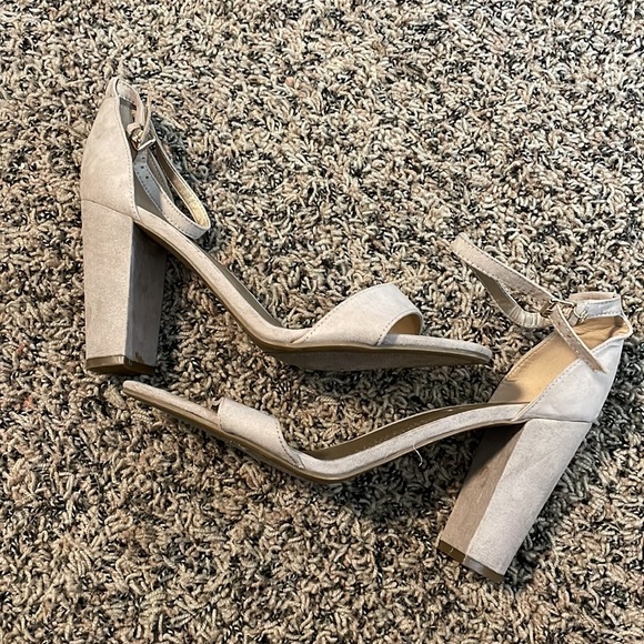 Womens tan suede high heeled sandals, guess brand, size 10 - Picture 2 of 3